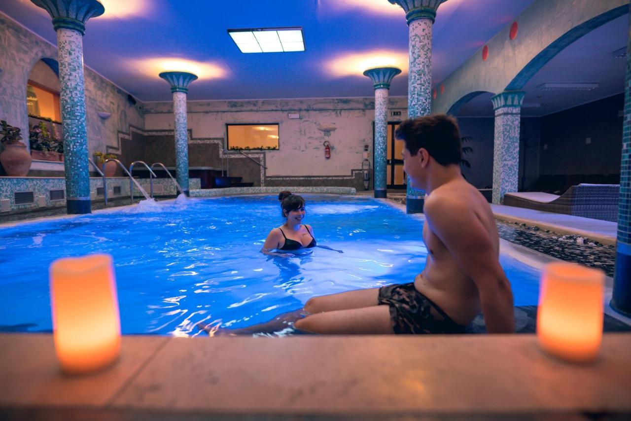 Casanova - Wellness Center La Grotta Etrusca Hotel San Quirico d'Orcia Luaran gambar