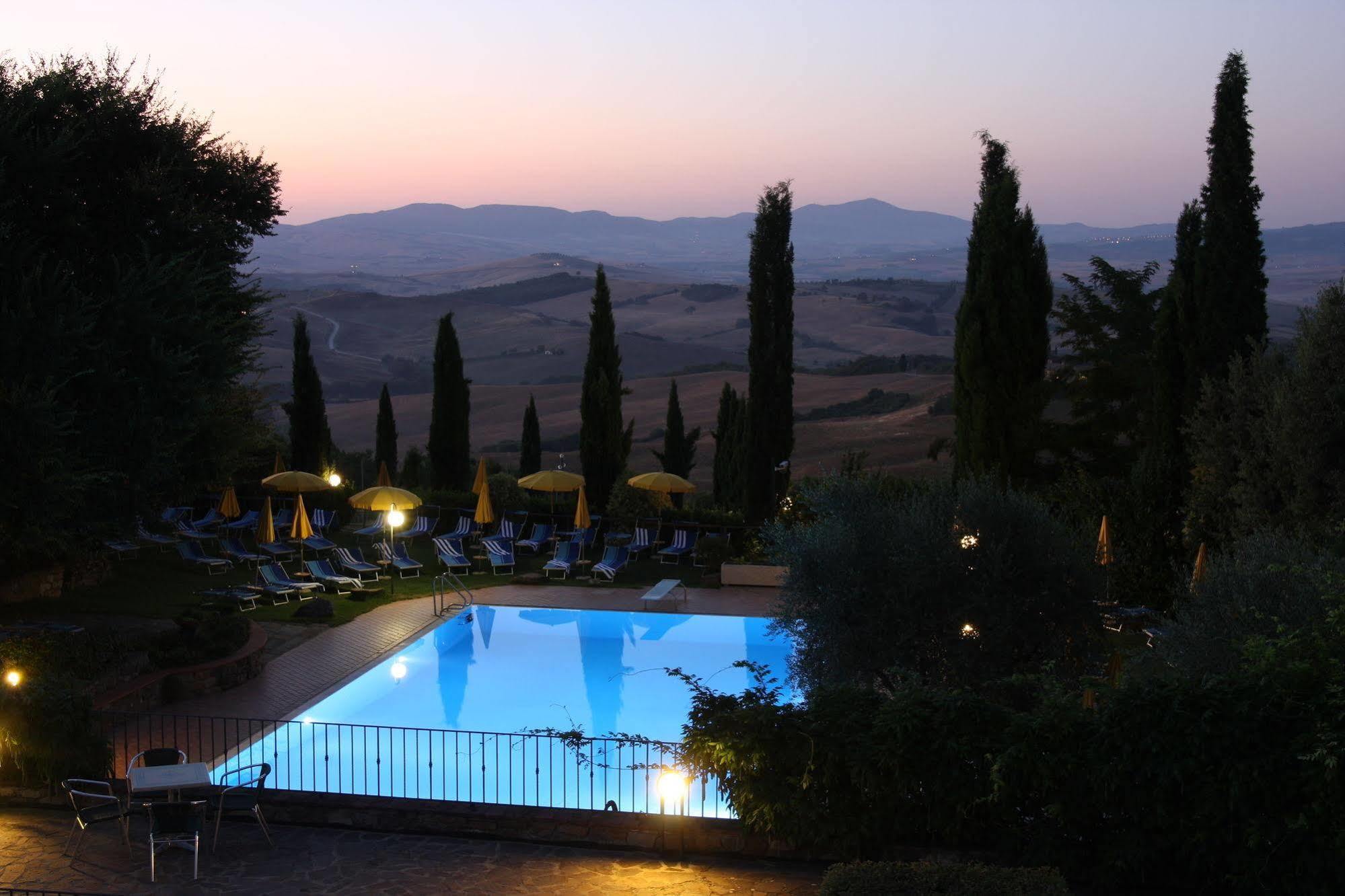 Casanova - Wellness Center La Grotta Etrusca Hotel San Quirico d'Orcia Luaran gambar